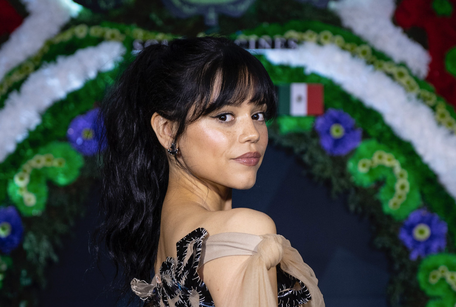 Jenna Ortega llega a México imponiendo tendencia